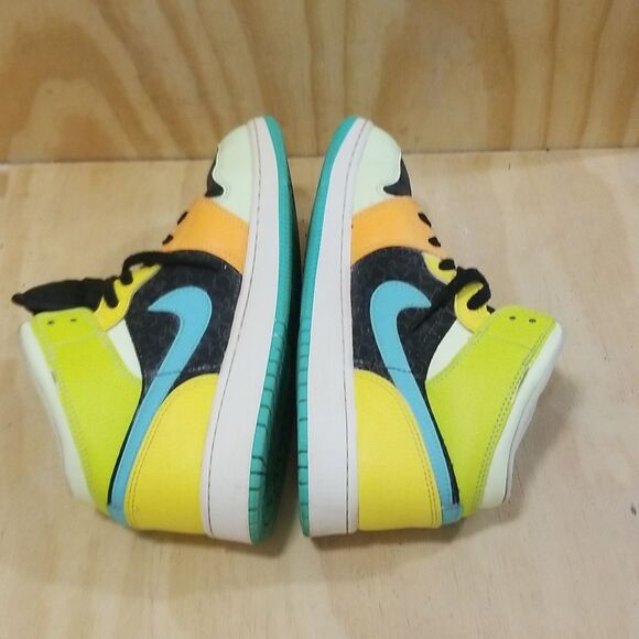 Nike Air Jordan 1 Mid SE “Aurora Green” Or “Clover” Wmn's sz 9, Mens/Boy's sz 7 - Picture 5 of 7